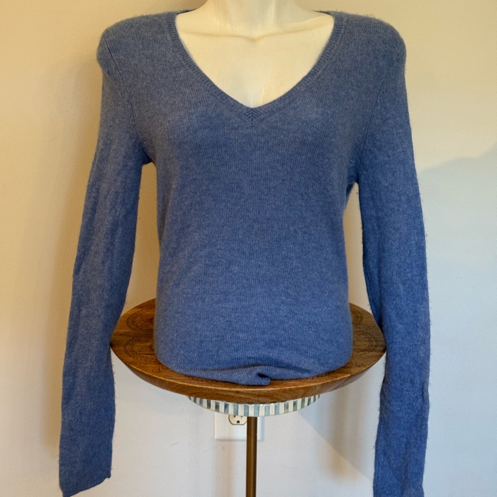 Tahari Pure Luxe Cashmere Blue V Neck Sweater